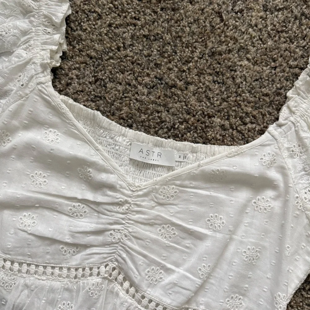 NWOT [Size: M] ASTR the Label Amoura Eyelet Blouse - Picture 4 of 4